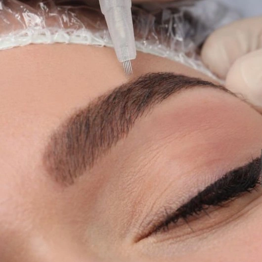 Tinting at Aura Eyebrow Threading